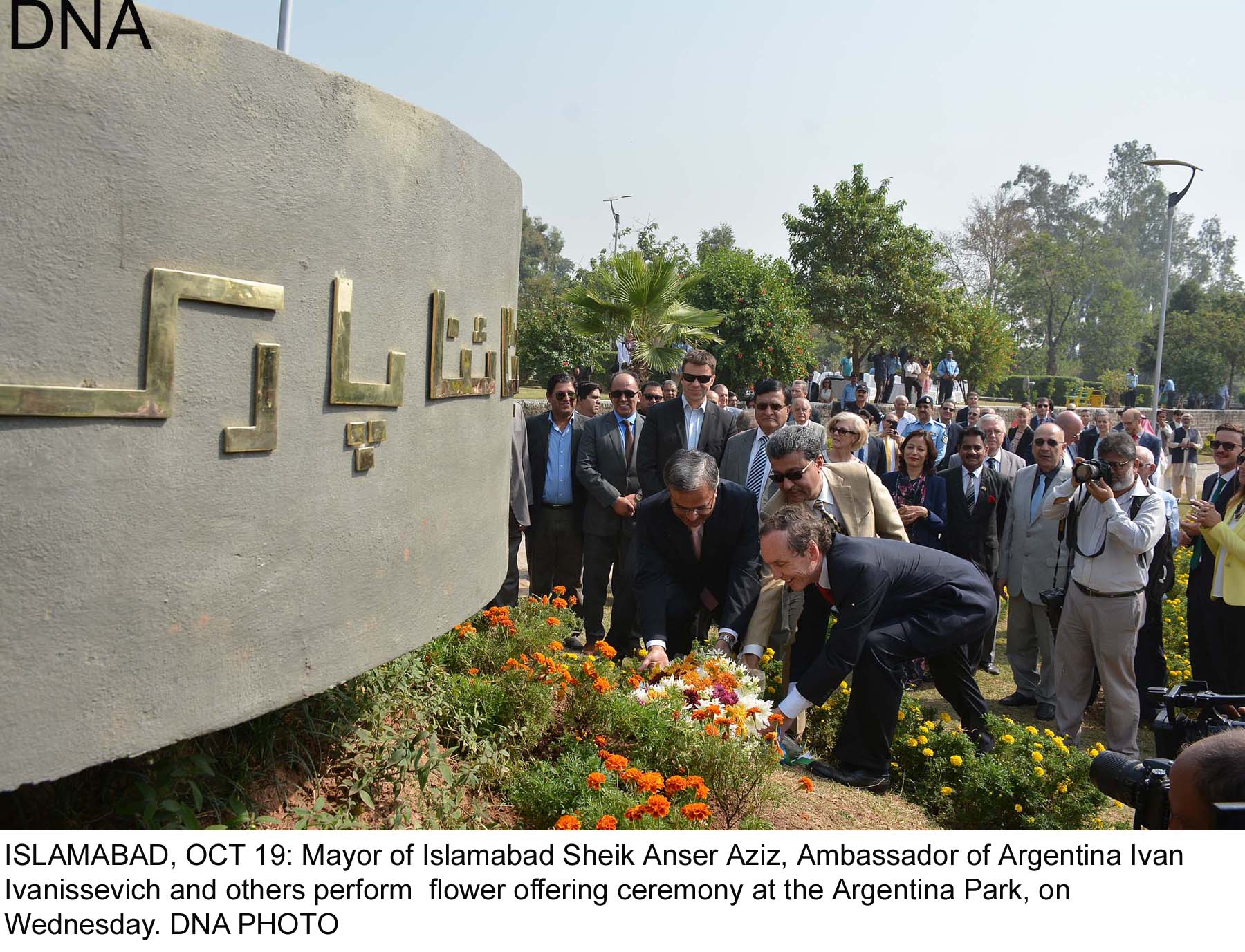 Argentine embassy holds flower offering ceremony at Argentine Park