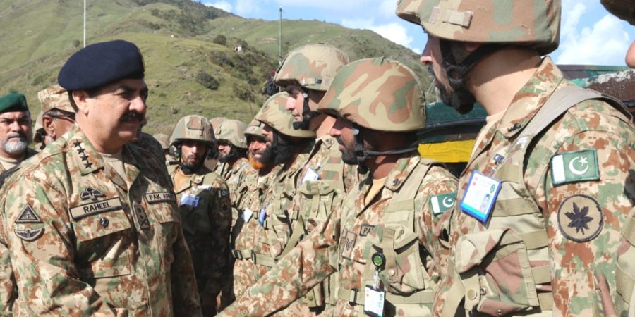Gen. Raheel Sharif visits frontline troops in Haji Pir Sector
