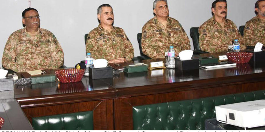 PESHAWAR, NOV 30: Chief of Army Staff General Qamar Javed Bajwa being briefed about operation in Waziristan on Wednesday.=DNA PHOTO