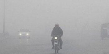 Heavy fog descends in Karachi, flights disturbed