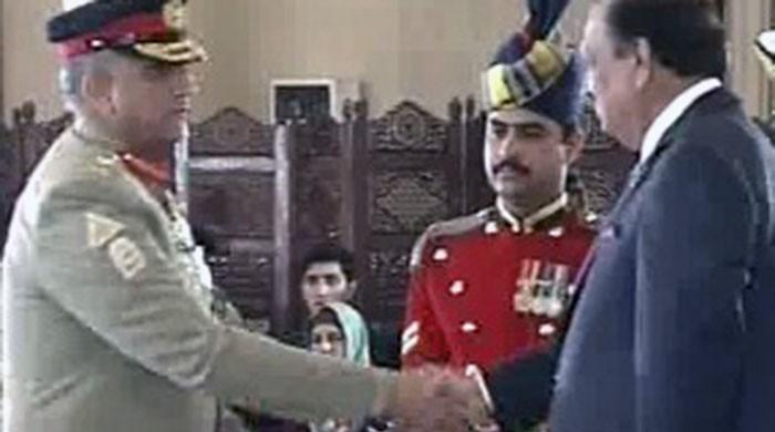 PresidPresident presents awards to COAS General Bajwa, CJCSent President President President President President President