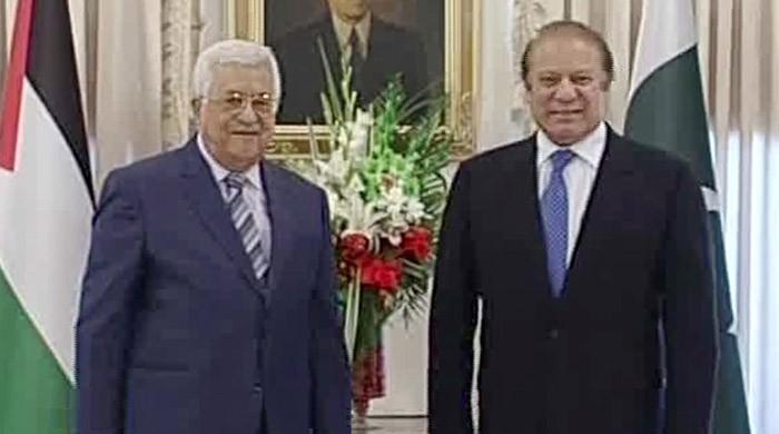 Palestinian President Mahmoud Abbas given guard of honour at PM house