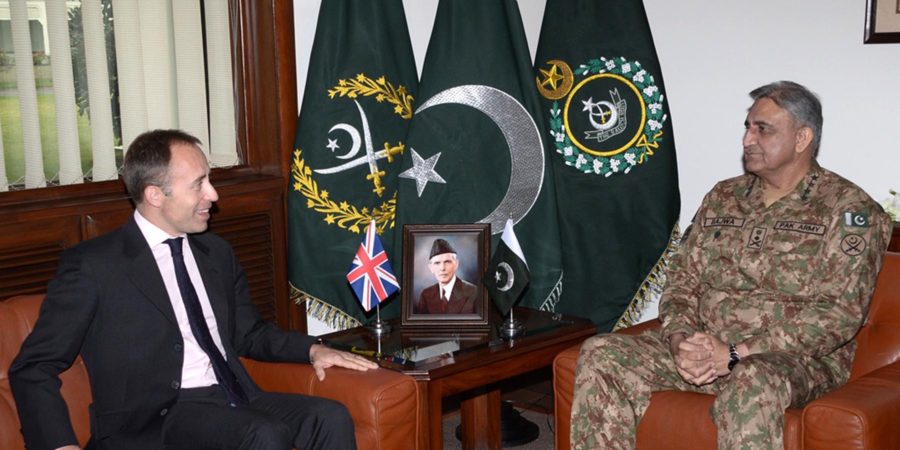 Thomas RAWALPINDI, JAN 06: British High Commissioner, Thomas Drew in a meeting with Chief of Army Staff General Qamar Javed Bajwa at GHQ, on Friday. =DNA PHOTO