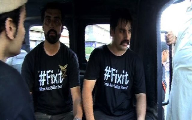 Police use water cannon against ‘FixIt’ campaigners in Karachi