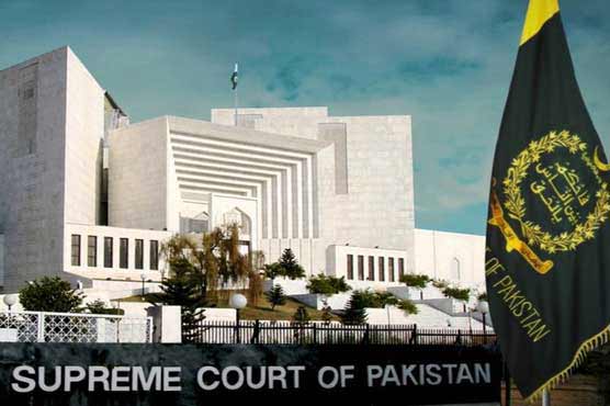 ISLAMABAD (Dunya News) - A three-member bench of the Supreme Court of Pakistan will start proceeding on Mashal Khan suo motu notice today (Wednesday), Dunya News reported. The three-member bench headed by Chief Justice of the Supreme Court Justice Saqib Nisar will hear the case in an open court. Notices were issued by the Supreme Court to the IG Khyber Pakhtunkhwa, Advocate General and registrar Wali Khan University to appear before court today. Mashal Khan was killed by an angry mob at the Wali Khan University in Mardan on blasphemy charges. On the other hand, the report submitted by IG Khyber Pakhtunkhwa in the Supreme Court revealed that no evidence of blasphemy was found against Mashal Khan.