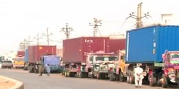 KARACHI: The goods transporters’ strike continues on the ninth day on Tuesday (today). It is feared that there is no space available at the port to accommodate more containers. The Karachi International Container Terminal stands full of the goods transporters are refusing to transport from the ports to the markets. If the strike continues, people in the country may be faced with a shortage of food items. To add to this, the dispatching of orders as per the schedule is being hindered which is affecting the export of goods also. The imported raw material also lies in containers at the ports which is not being transported to factories, inflicting losses worth billions for manufacturers. “Goods in thousands of containers are in factories, as the capacity of warehouses has been exhausted,” said an exporter, adding irrevocable damage could be caused if the issue is not resolved on an immediate basis. Experts from across the country worth Rs48 billion are said to have been halted due to the strike, with businessmen facing losses worth millions every day. On Saturday, the Sindh High Court banned the entry of heavy traffic in the port city which is persisting. Transporters have entered into a strike to protest against the ban disallowing entry of heavy vehicles into the city. Traders, industrialists, and manufacturers have all severely criticised the strikers for causing a severe bottleneck in the supply of basic necessities and other imported goods that sit idle in the containers on the port, which, in turn, have resulted in export consignments being unable to get loaded and dispatched.