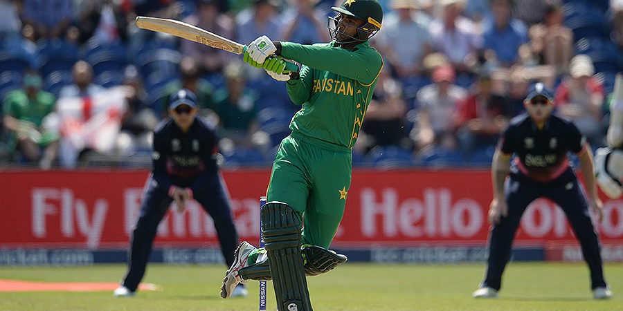 Pakistan waltz into final with crushing win over England