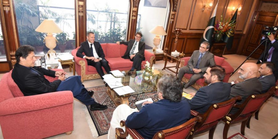 Top official of Italian multinational oil and gas company meets PM Imran
