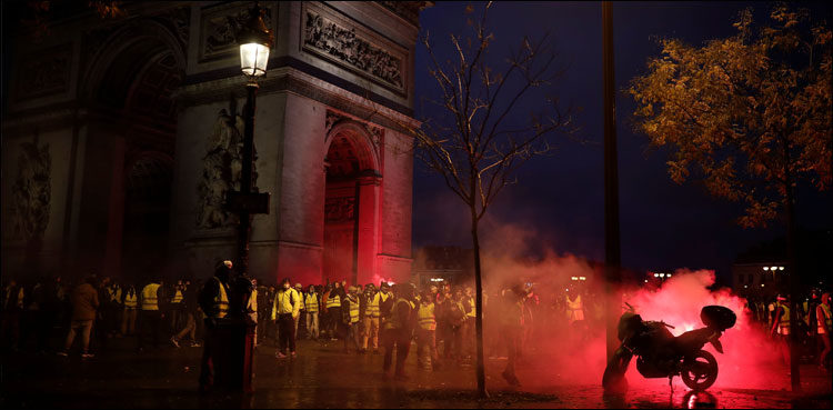 ‘State of insurrection’ as fuel tax riots engulf central Paris