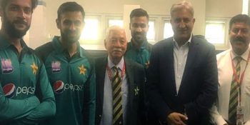 COAS pays visit to Pakistan cricket team's dressing room in South Africa