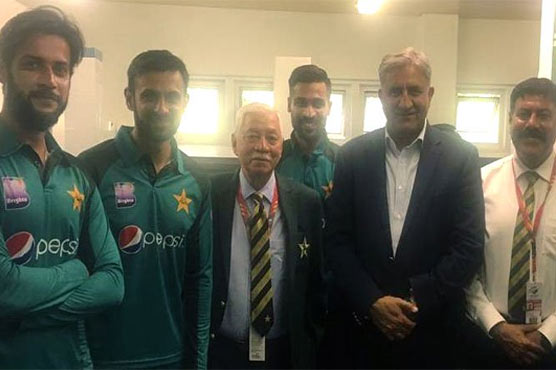 COAS pays visit to Pakistan cricket team's dressing room in South Africa