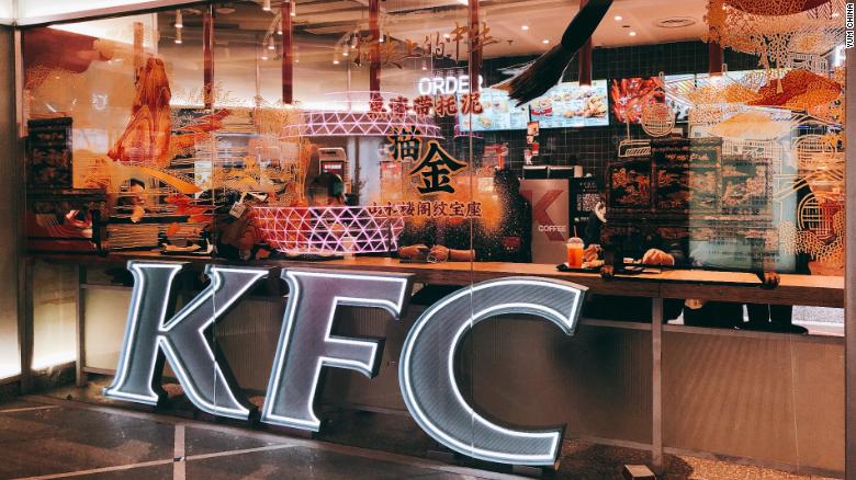 Robot waiters and snail pizza: What US fast food brands do to please Chinese diners