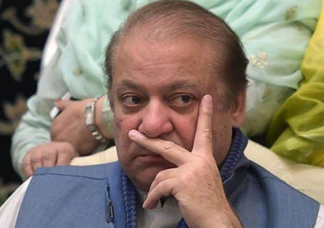 Two SC employees suspended for issuing Nawaz’s bail after court timings