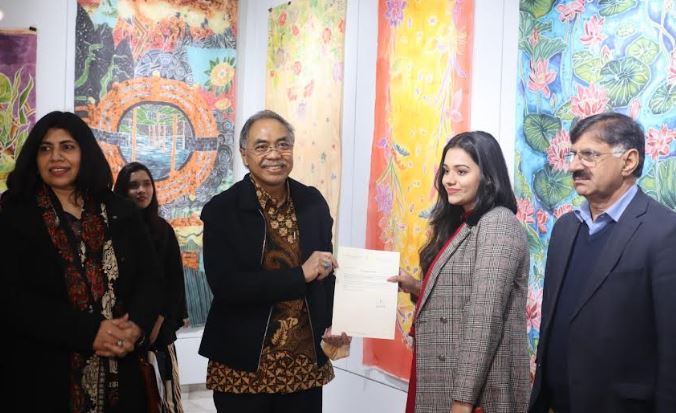 Glad to know that Batik is famous in Pakistan: envoy