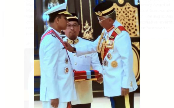 Former Pakistan navy chief receives Malaysian Valour award