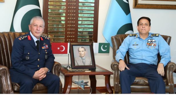 Commander Turkish Air Force visits air headquarters