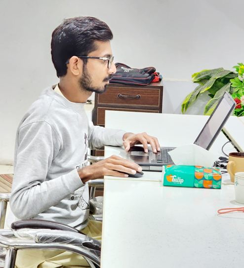 Malik Tayyab Official is a self-taught student who has achieved significant success in the digitally civilized era despite having no resources.