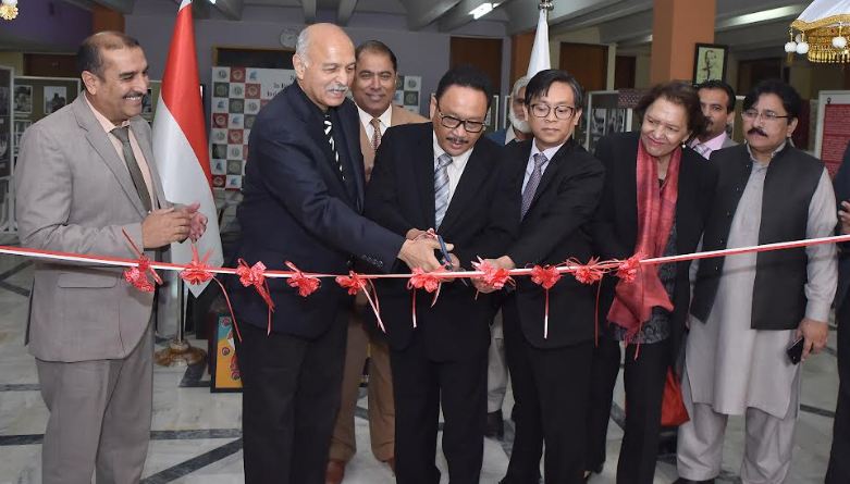 Senator Mushahid Hussain inaugurates photo exhibition celebrating Indonesia-Pakistan ties