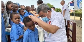 Chinese medical aid to Africa benefits local people