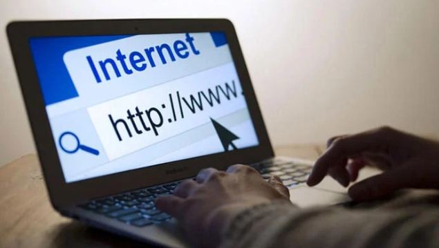 Govt hints at suspending internet services on Feb 8 polling day