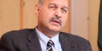 Mushahid demands release of all political prisoners