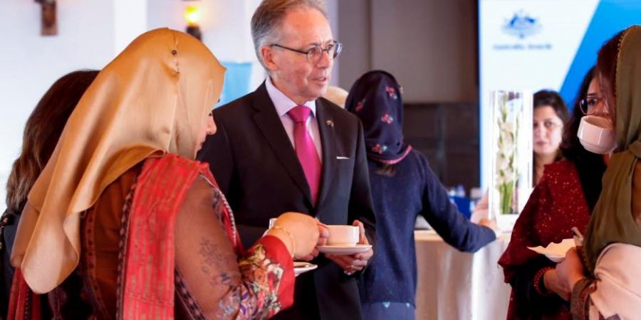 Australian HC collaborates with participants in climate finance course