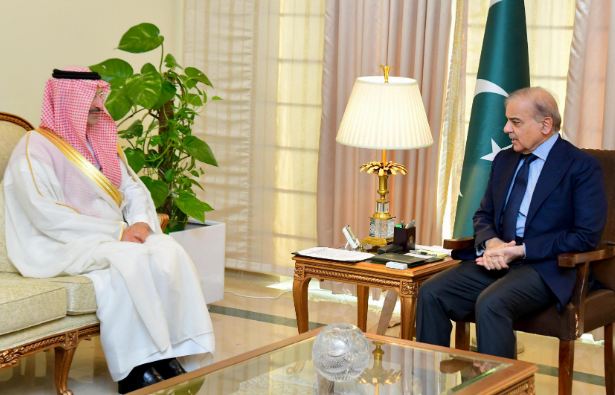 Pak, Saudi Arabia strengthen ties through financial agreements worth US $107 million