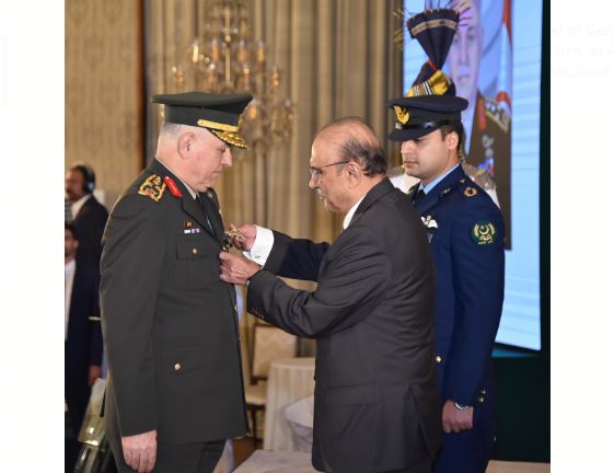 Turkish Chief of General Staff receives prestigious award from President Zardari