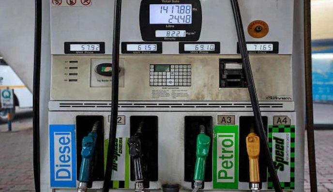 Govt slashes petrol price by Rs15.39 per litre for next fortnight