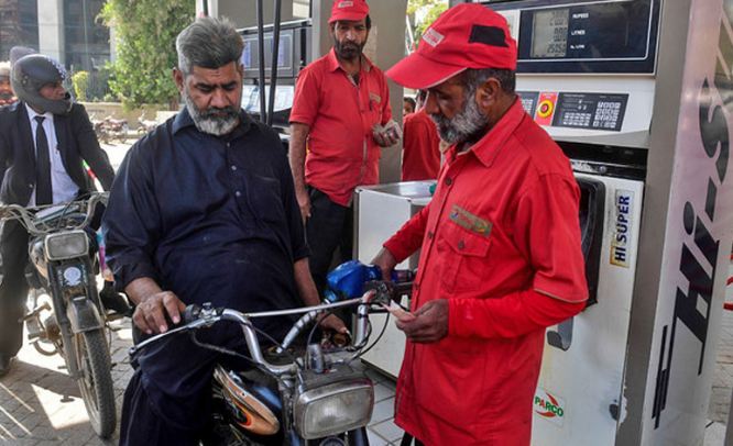 Petrol price in Pakistan may see another big drop from May 16