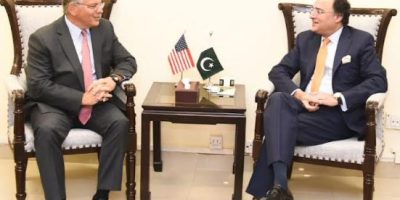 Aurangzeb briefs US envoy Blome about fiscal reforms