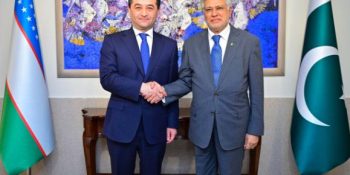 Deputy PM Ishaq Dar welcomes Uzbek FM in Islamabad