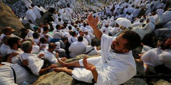 Muslims from all over the world pray on Mount Arafat in Haj climax