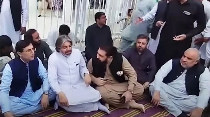 PTI kicks off hunger strike to demand Imran Khan, other leaders' release