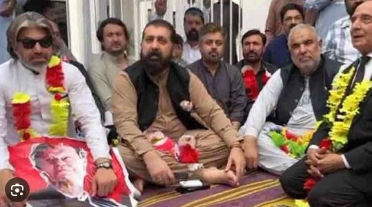 PTI suspends hunger strike outside parliament