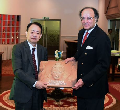 Finance minister hosts ADB President in Islamabad