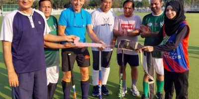 Australian Diplomat Neil Hawkins strengthens Pak-Australia relations thru sports donation