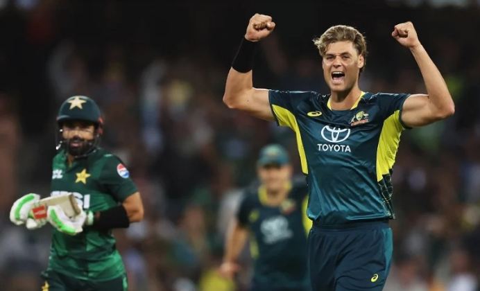 Australia beat Pakistan in thriller to clinch T20I series