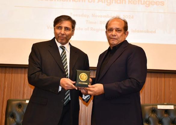 Pakistan calls for Int'l Conference on Afghan refugees resettlement