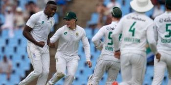 South Africa beat Pakistan by two wickets