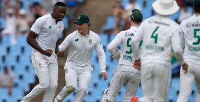 South Africa beat Pakistan by two wickets