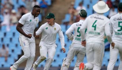 South Africa beat Pakistan by two wickets