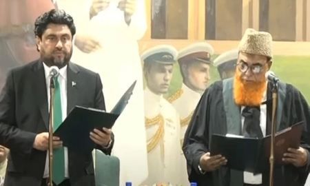 Governor administers oath to acting SHC CJ