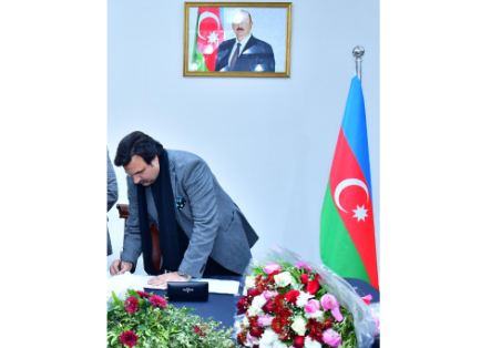 ICCI acting president signs condolence book at Azerbaijan embassy after fatal crash