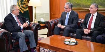 Deputy PM Dar welcomes Egyptian UNESCO candidate in Islamabad