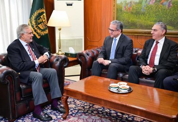 Deputy PM Dar welcomes Egyptian UNESCO candidate in Islamabad