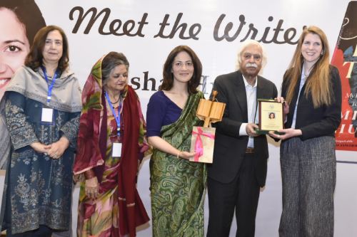 PST confers Akse Khushboo award on British author & broadcaster from a Pakistani family’s line 