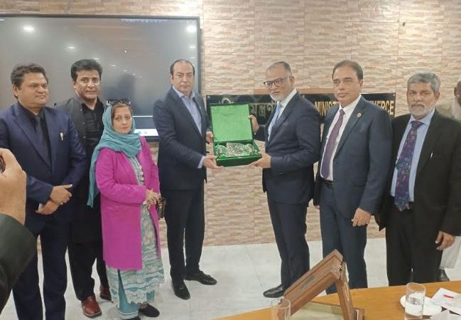 FPCCI president meets Bangladeshi commerce minister in Dhaka