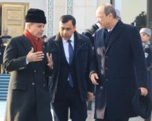 Uzbek PM Aripov sees off PM Shehbaz Sharif in Tashkent