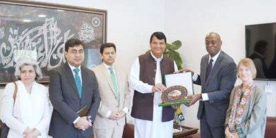 UNHCR Official meets Pakistan minister to discuss Afghan repatriation